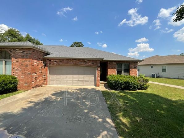 124 W Briarbrook Ln