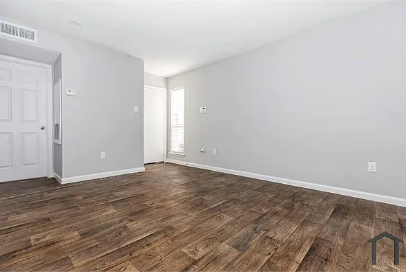 925 Northwood Dr — Photo 8
