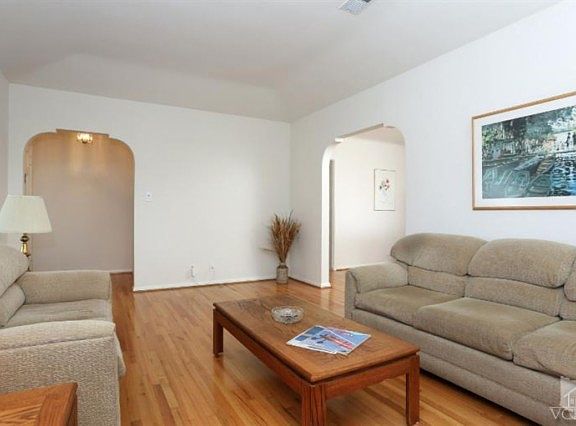 4th image of 8032 Bleriot Ave