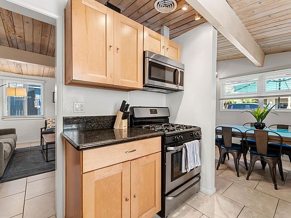 3rd image of 129 45th St #1