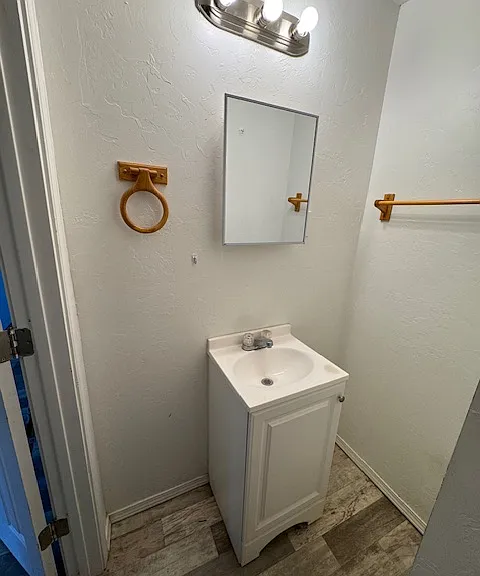 900 E 9th St #4 — Photo 7