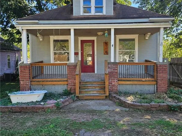 105 E Miami St, Paola, KS 66071