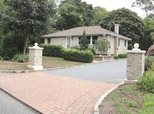 157 Old Neck Rd, Center Moriches, NY 11934