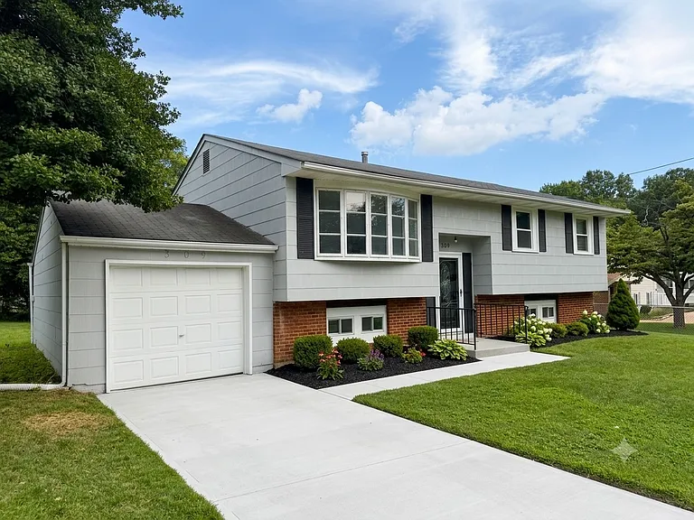 309 Ellis Ct — Photo 1
