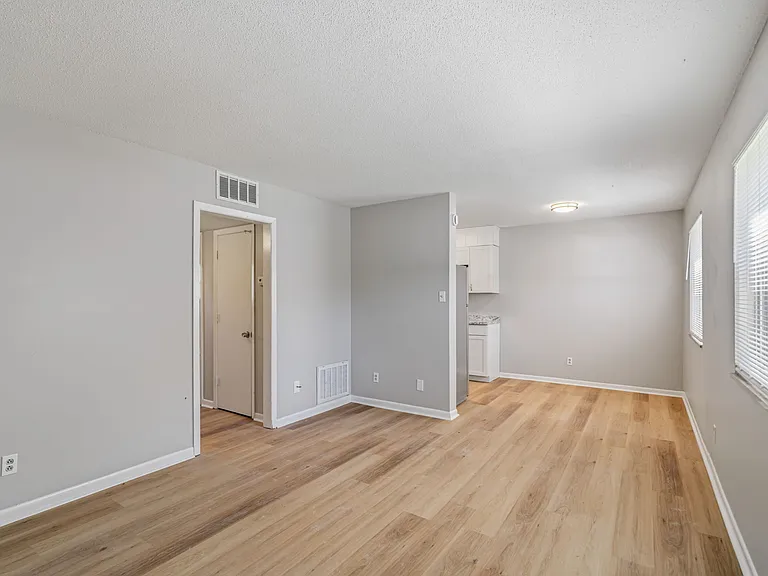 2716 Holbrook Dr #6 — Photo 1