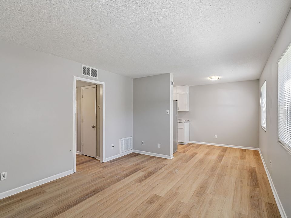 1st image of 2716 Holbrook Dr APT 6