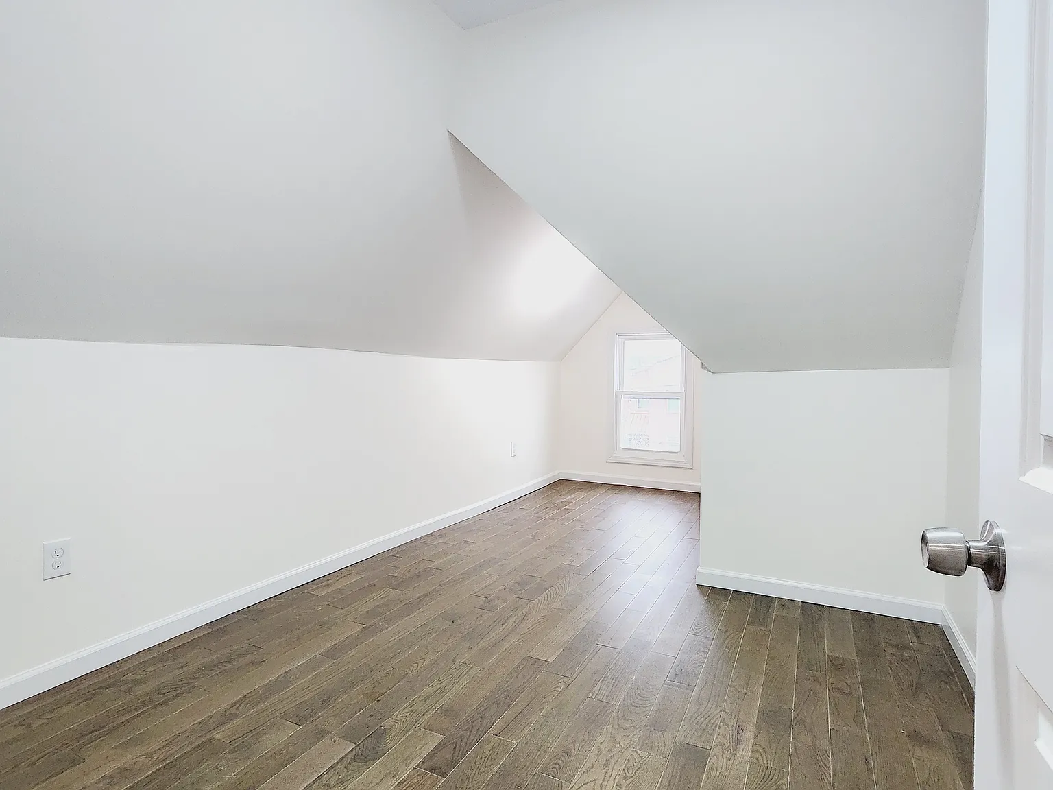 4 bed, 1200 sqft, $2,700 — Photo 4