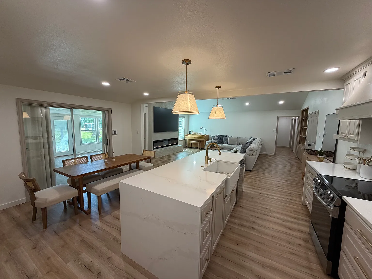 4 bed, 3042 sqft, $5,300 — Photo 4