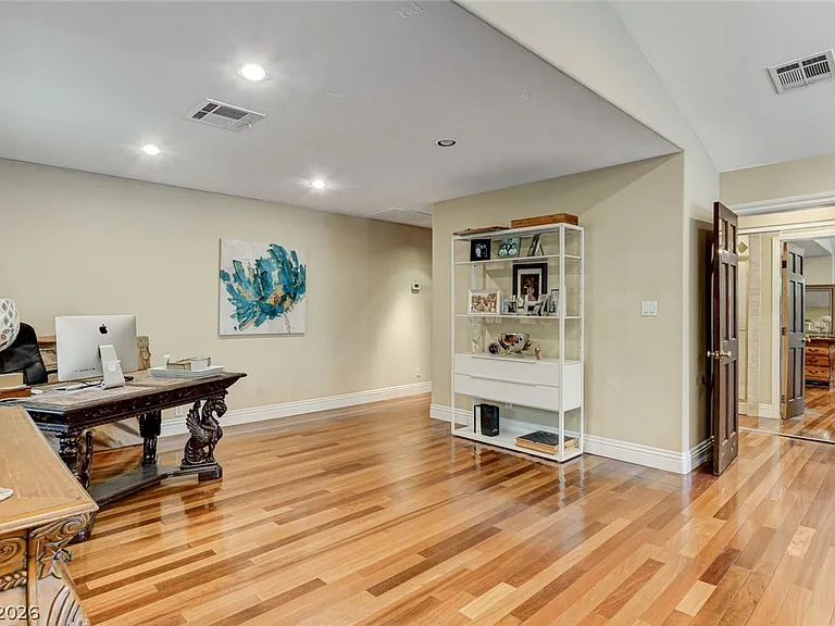 7001 Alamitos Cir — Photo 26