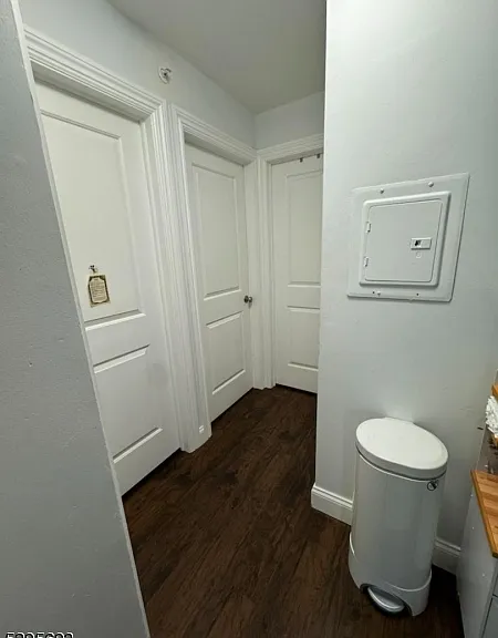 909 Thoreau Ct — Photo 2