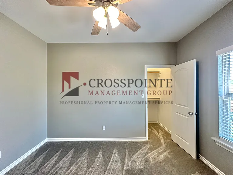 3 Bedroom 2.5 Bathroom Townhomes At Villa Rosa! Now Offering 1/2 Off First Full Months Rent! — Photo 20