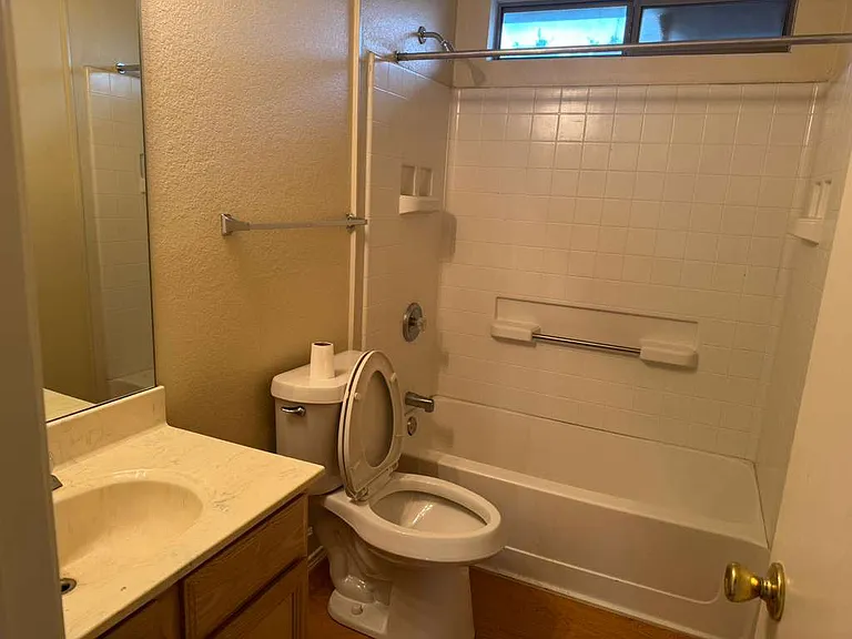 801 McCully St — Photo 5