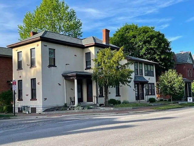 2 bed, 1.0 bath, 2656 sqft, $1,800 — Photo 2