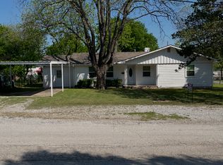 509 E Mesquite St, Nocona, TX 76255