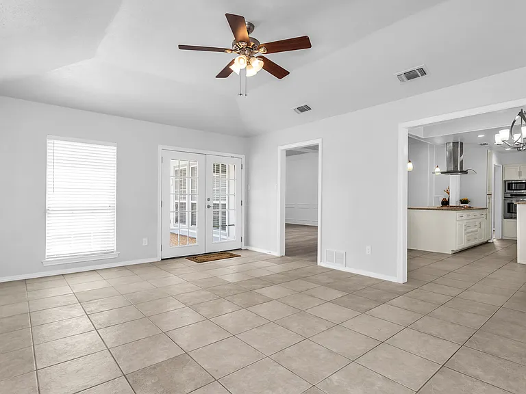 7233 Rustic Valley Dr — Photo 11