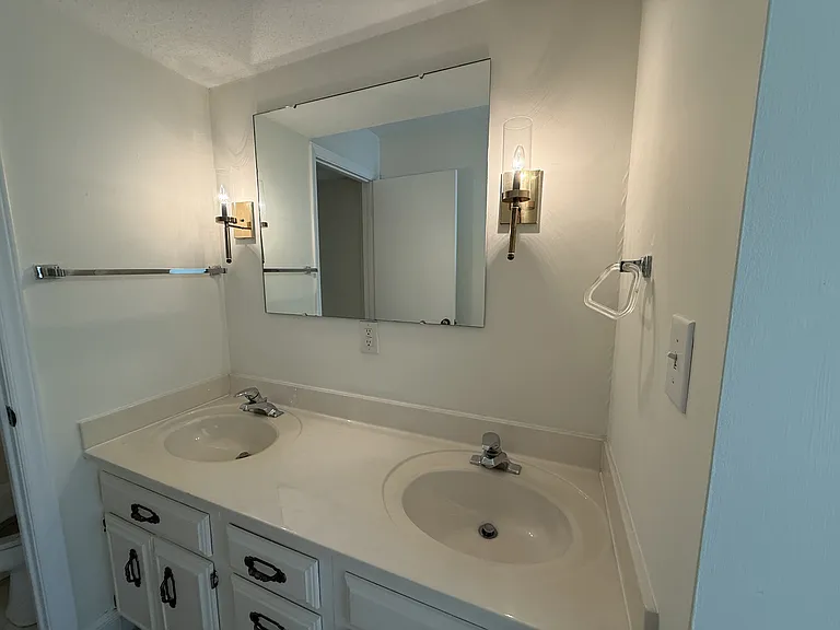 155 Beaufort Ct — Photo 13