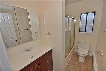 5th image of 54 Park Ave APT 23