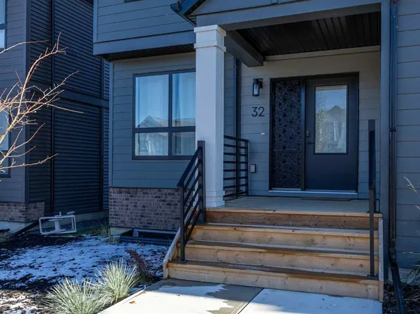 32 W Silverton Glen Grn SW, Calgary, AB T2X 5B8