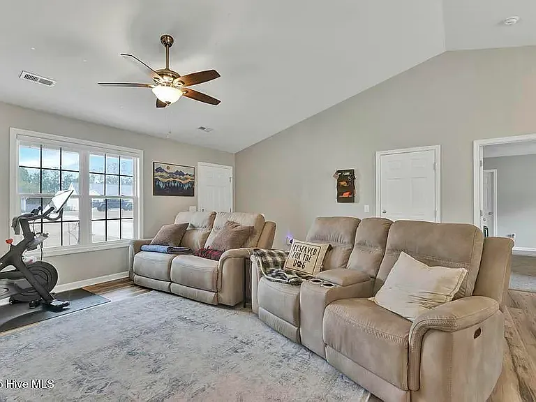 187 Ashbury Park Ln — Photo 2