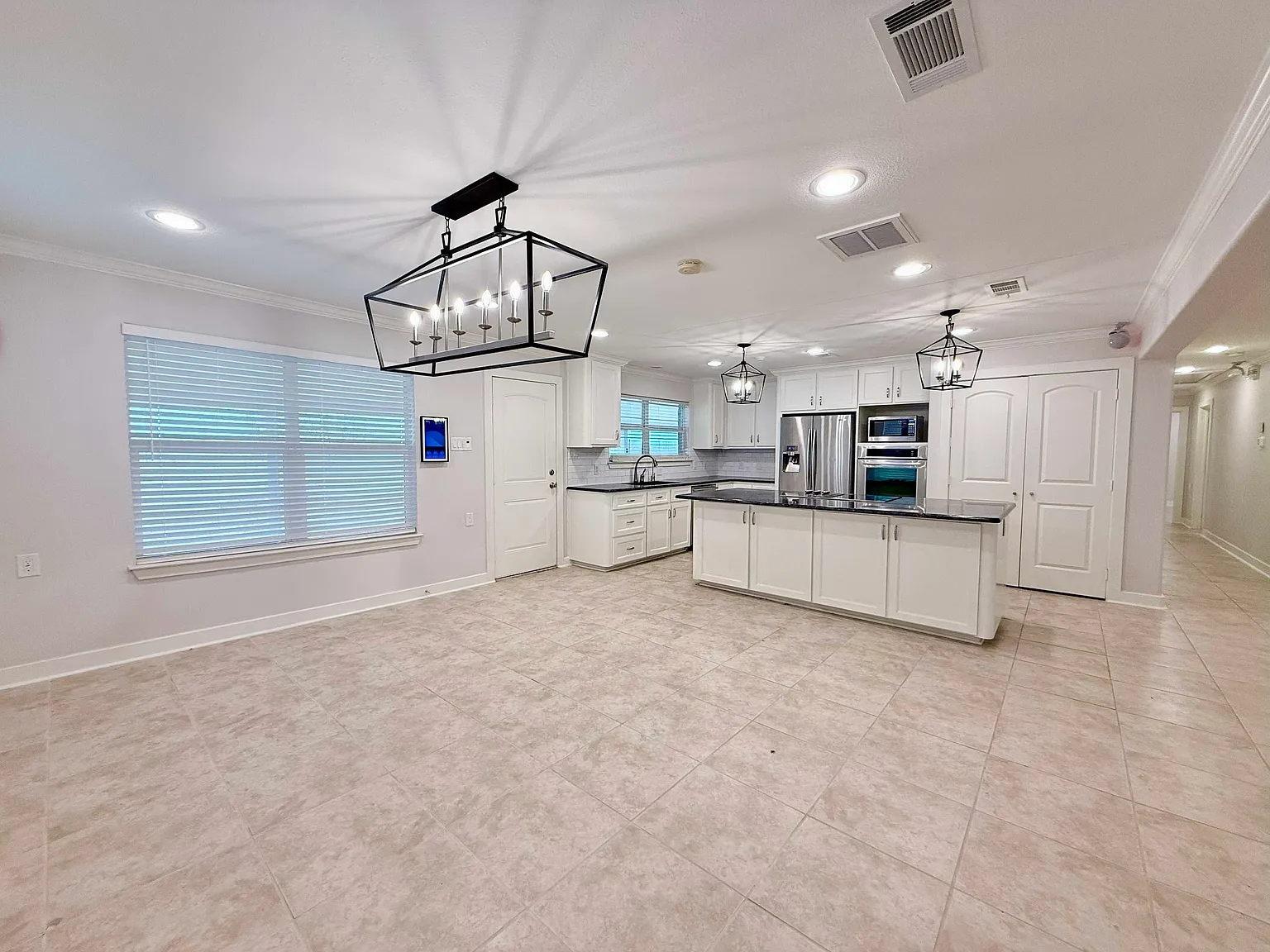 3 bed, 2400 sqft, $1,995 — Photo 4
