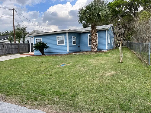 815 SW Helen Ter Photo 1
