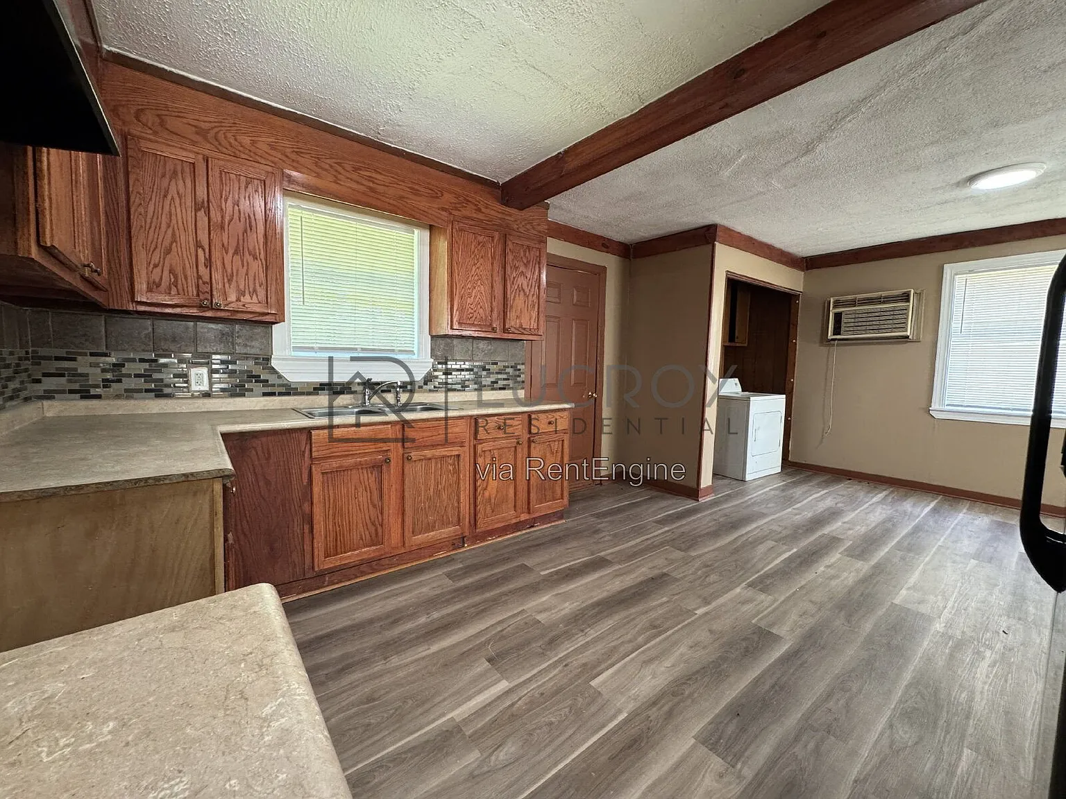 3 bed, 1.0 bath, 1323 sqft, $1,150 — Photo 4