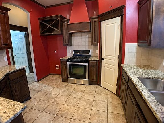 5th image of 16425 Village Green Dr