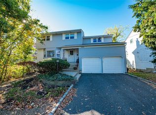 2370 Camp Ave, Merrick, NY 11566