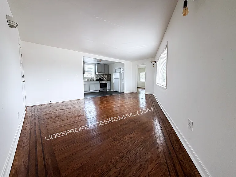 2412 Beacon Ave S #F — Photo 6