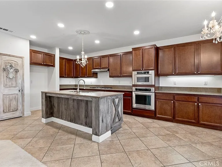 53051 Imperial St — Photo 10