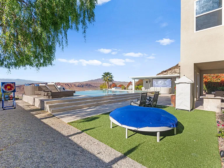 55 Vista Outlook St — Photo 30