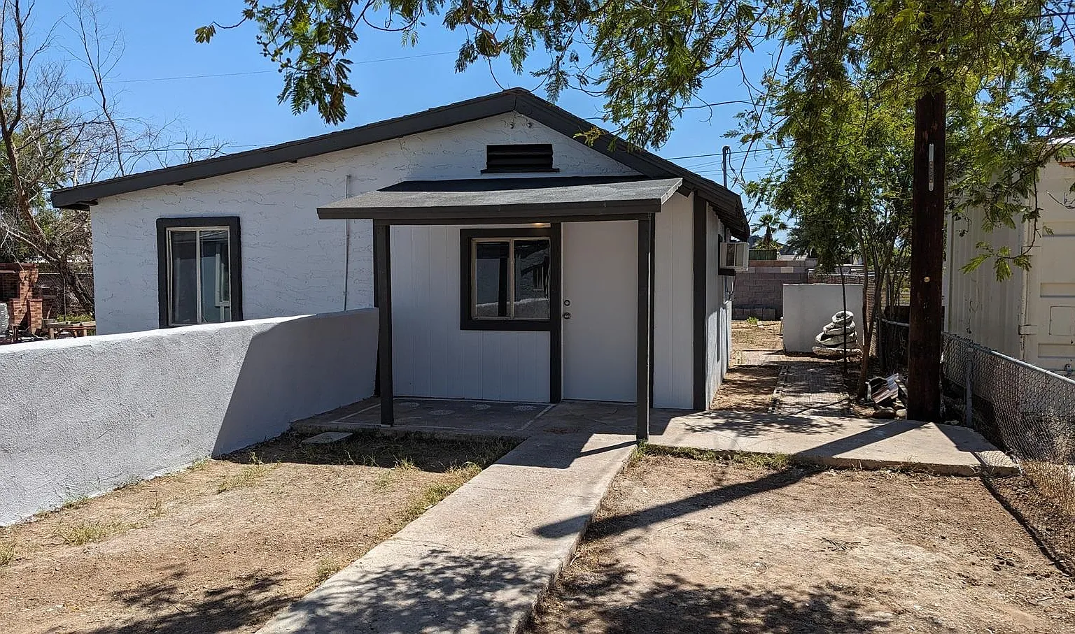 1841 E Harvard St — Photo 1