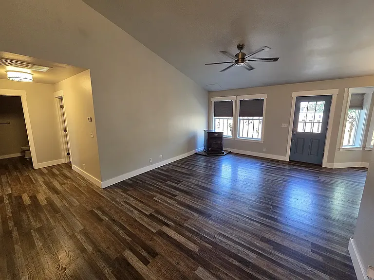413 Margaret Way — Photo 3