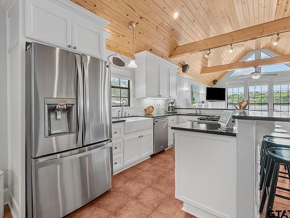 3rd image of 2309 Lakeshore Dr