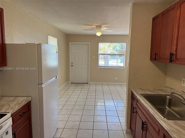 2352 NW 13th Ct — Photo 5