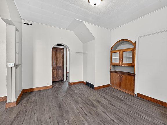 3rd image of 901-903 2nd St