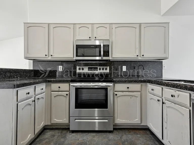 7704 W San Juan Ave — Photo 8