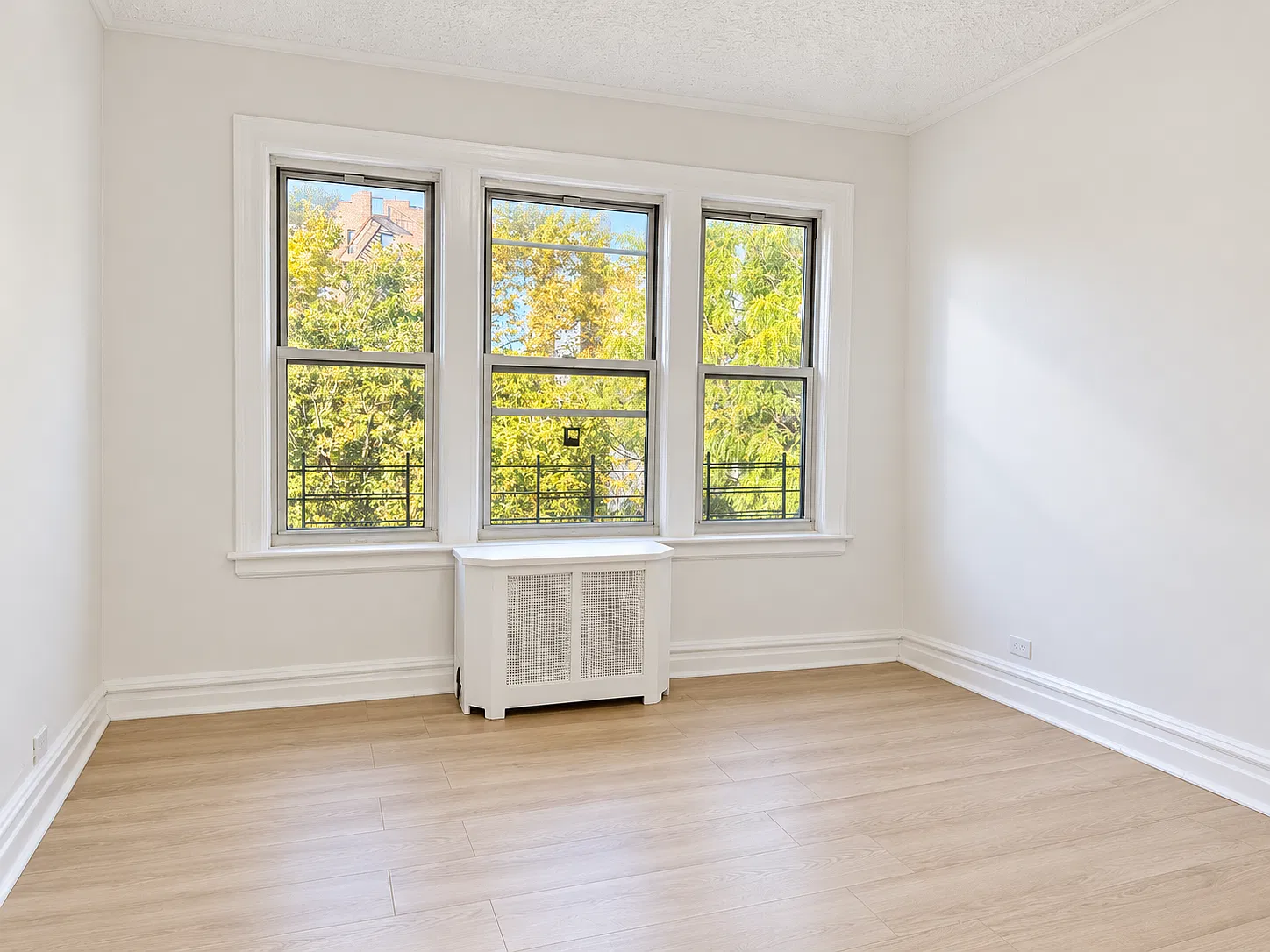 4 bed, $4,000 — Photo 4
