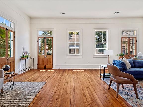 4th image of 3829 Dauphine St