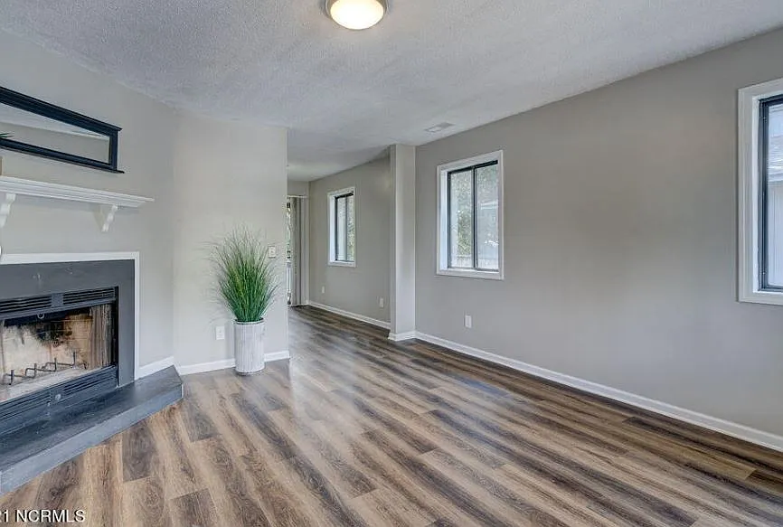 2 bed, 851 sqft, $1,475 — Photo 3