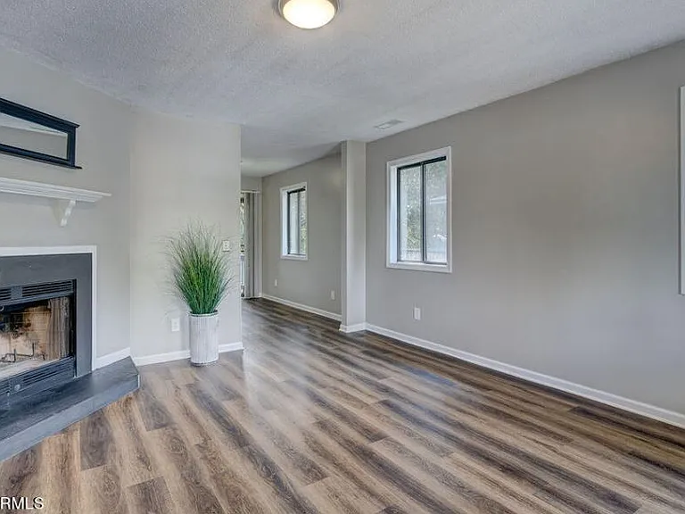 4155 Spirea Dr #D — Photo 3