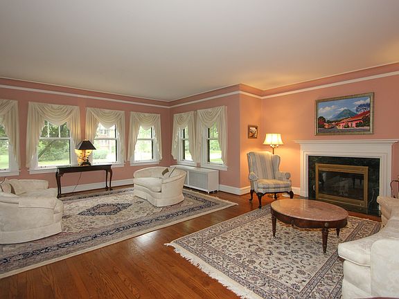 4th image of 909 Bonnie Brae Pl