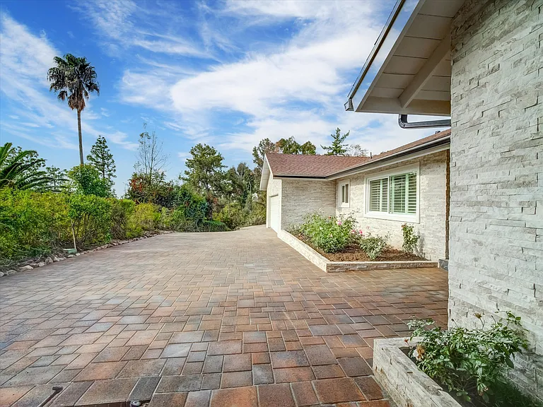 4732 Del Moreno Dr — Photo 70