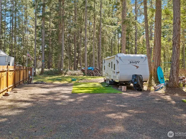 101 N Brook Lane, Hoodsport, WA 98548