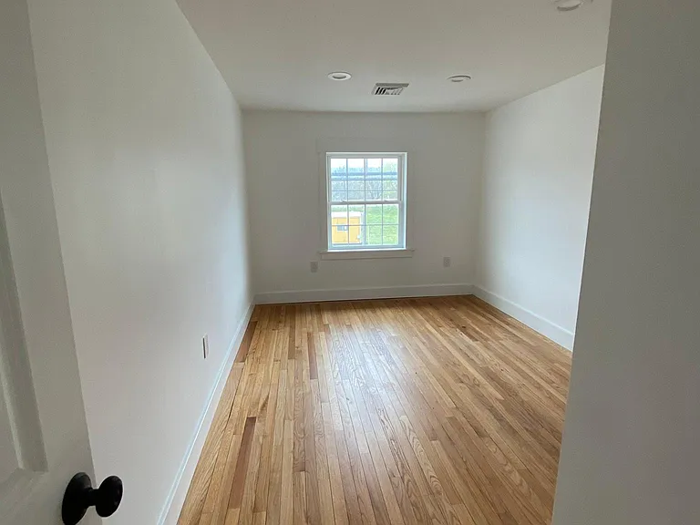 109 Main St — Photo 17