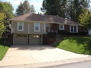 2nd image of 1000 NW Woodlynne Dr