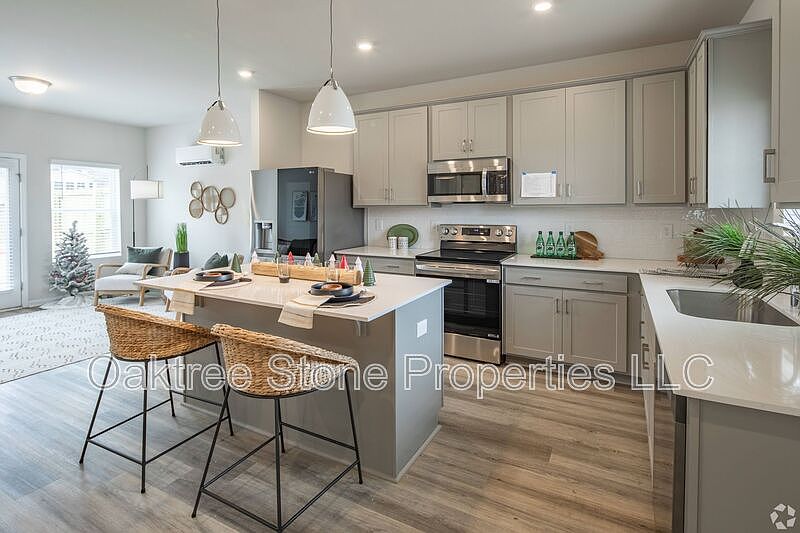 1st image of 110 Foster Way Dr