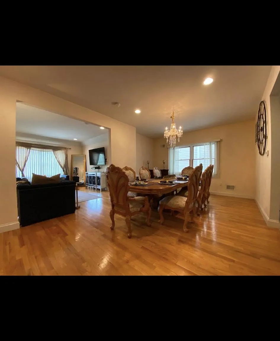3 bed, 1800 sqft, $3,300 — Photo 1