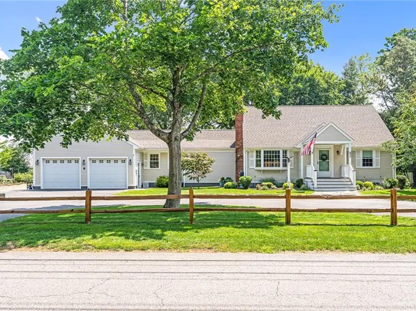 82 Princes Hill Ave, Barrington, RI 02806