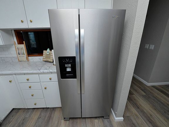 3rd image of 591 Ridgeview Dr